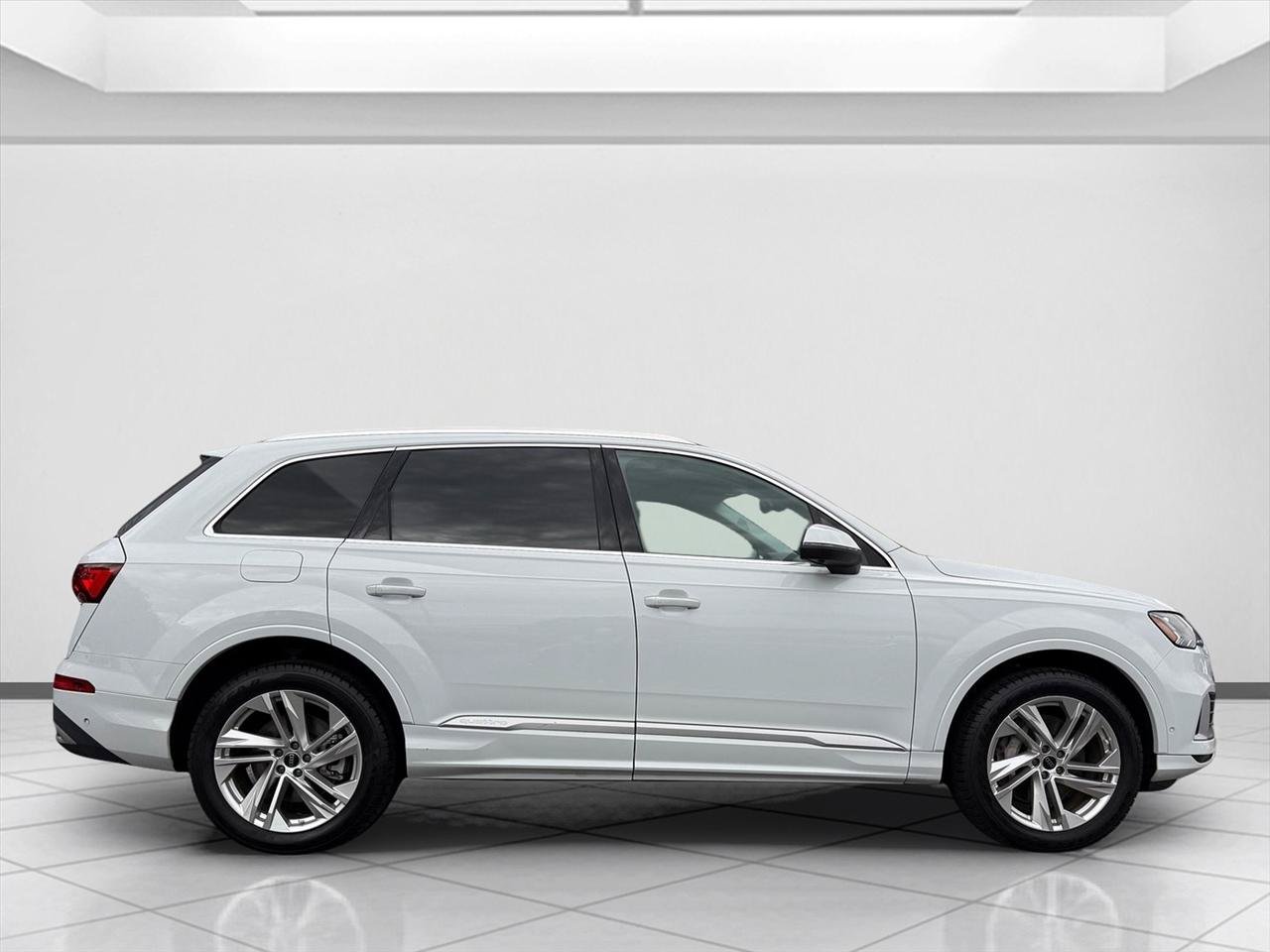 Used 2023 Audi Q7 2.0T Premium Plus w/ Premium Plus Package AWD/4WD image 6