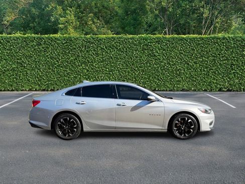 Used 2018 Chevrolet Malibu LT FWD image 2
