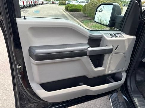 Used 2017 Ford F150 XLT w/ Equipment Group 302A Luxury AWD/4WD image 8