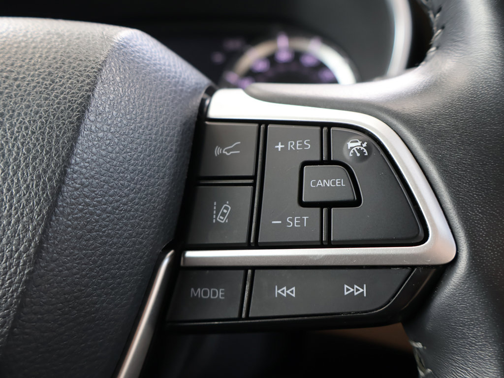 Used 2023 Toyota Highlander XLE FWD image 44