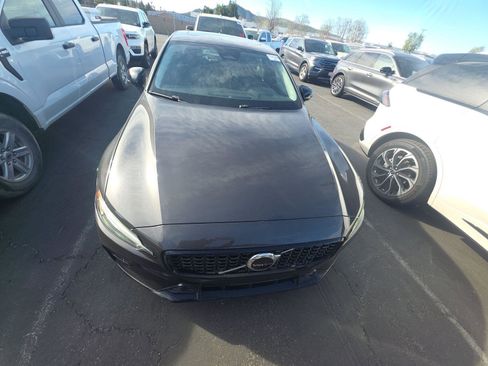 Used 2024 Volvo S60 B5 Core image 3