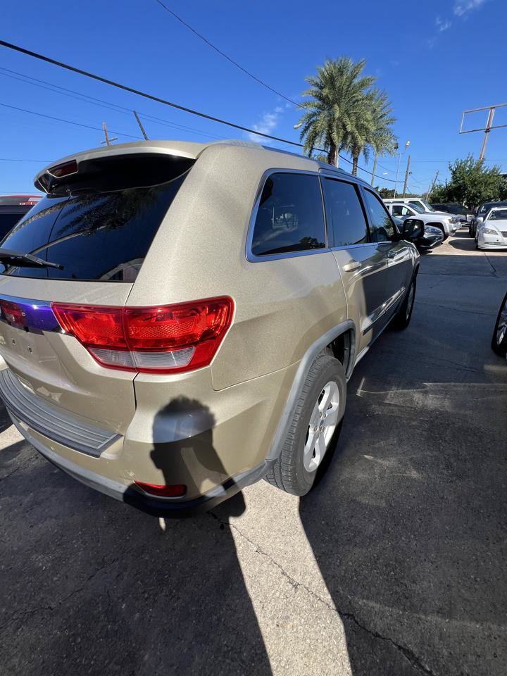 Used 2011 Jeep Grand Cherokee Laredo AWD/4WD image 5