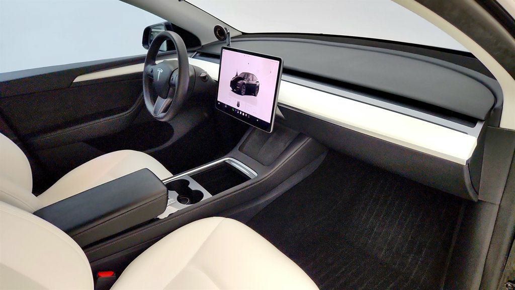 Used 2025 Tesla Model Y Long Range AWD/4WD image 28