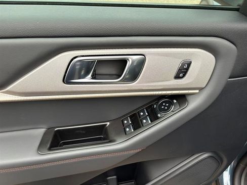 New 2026 Ford Explorer Active w/ Active Comfort Package image 12