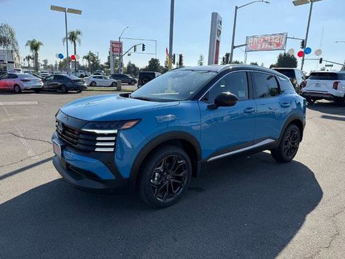 New 2025 Nissan Kicks SR image 3