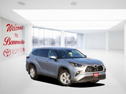 Certified 2024 Toyota Highlander LE image 2