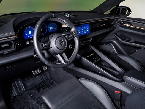 Certified 2025 Porsche Macan Turbo Electric image 4