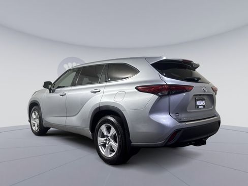 Used 2020 Toyota Highlander L image 4