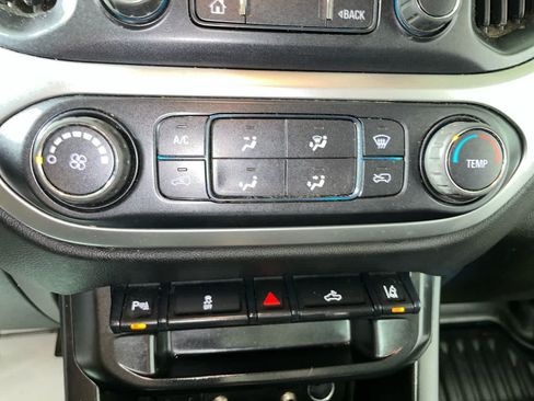 Used 2022 Chevrolet Colorado LT w/ Fleet Safety Package RWD image 21