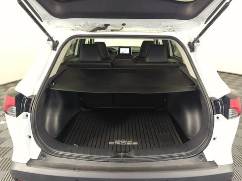 Used 2023 Toyota Corolla Cross XLE FWD image 29
