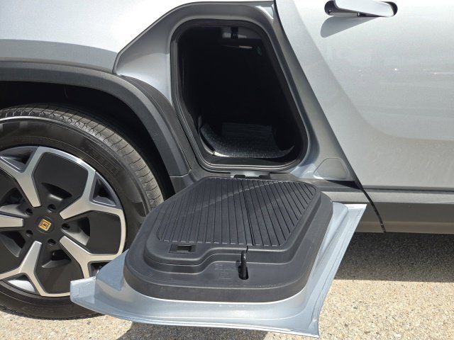Used 2024 Rivian R1T Adventure Dual AWD/4WD image 9