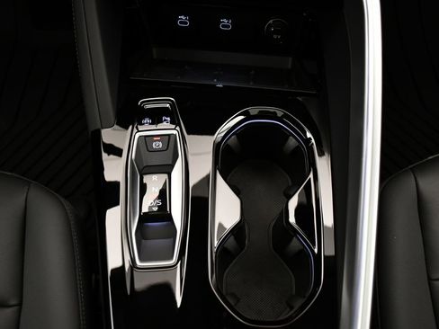 Used 2025 Audi Q5 Premium w/ Convenience Package image 29