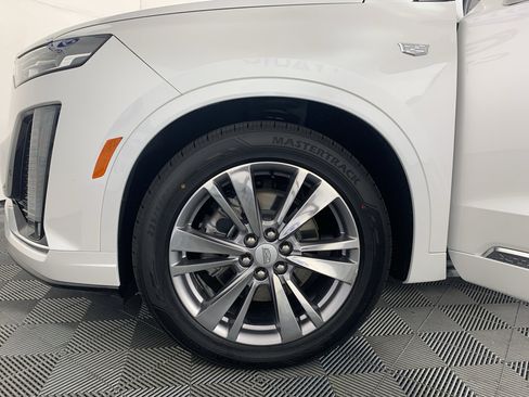 Used 2023 Cadillac XT6 Premium Luxury FWD image 12