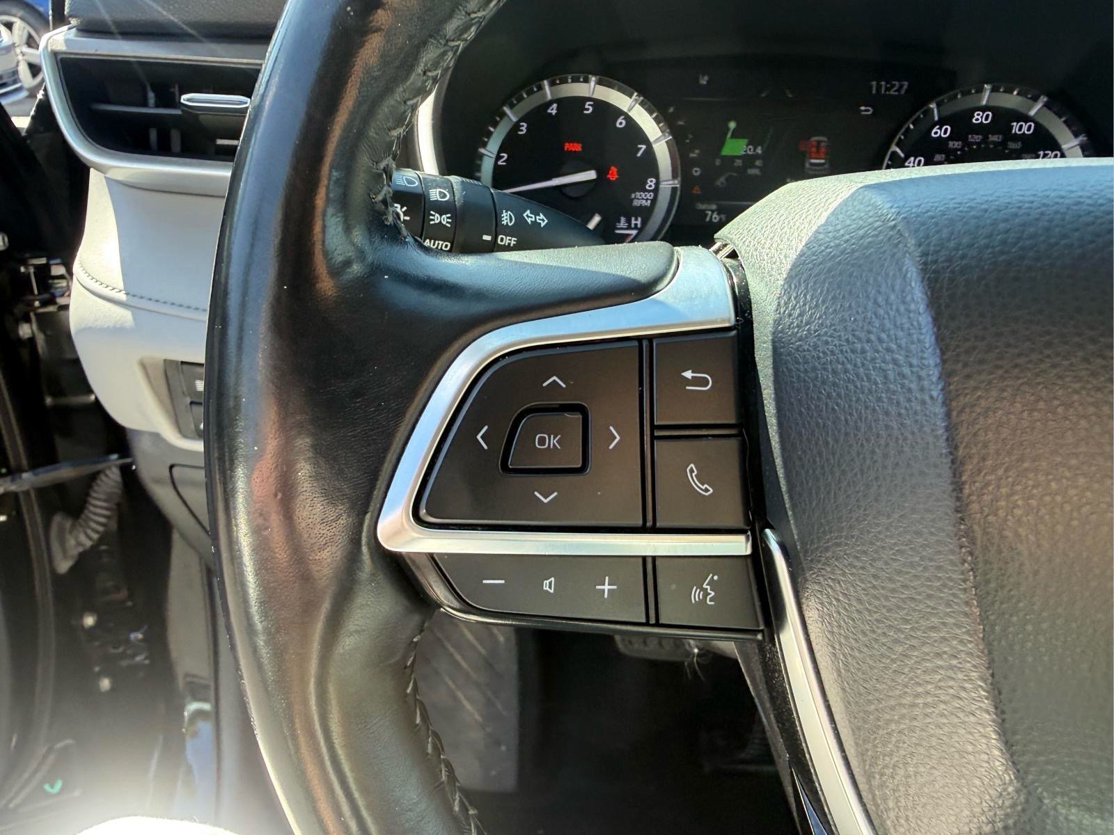 Used 2021 Toyota Highlander XLE AWD/4WD image 34