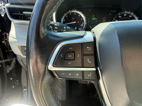 Used 2021 Toyota Highlander XLE AWD/4WD image 34