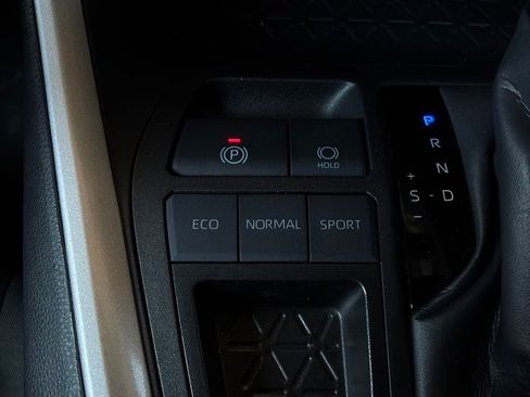Used 2025 Toyota RAV4 XLE FWD image 24