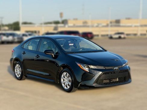 Used 2021 Toyota Corolla LE FWD image 4