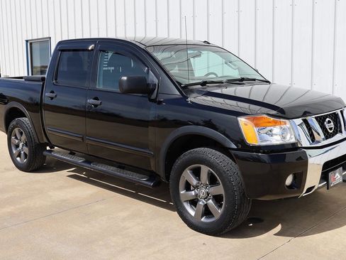 Used 2015 Nissan Titan SV w/ SV Value Truck Package AWD/4WD image 6