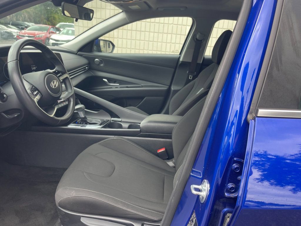 Used 2025 Hyundai Elantra SEL FWD image 11