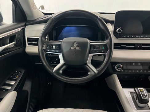 Used 2024 Mitsubishi Outlander 4WD Plug-In Hybrid image 12