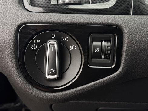 Used 2017 Volkswagen Golf 4-Door FWD image 20