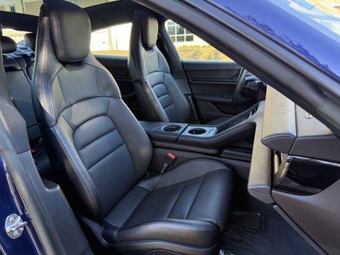 Used 2022 Porsche Taycan image 37