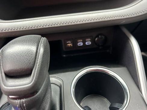 Used 2023 Toyota Highlander L image 23