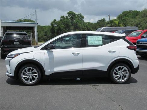 Used 2027 Chevrolet Bolt LT FWD image 2