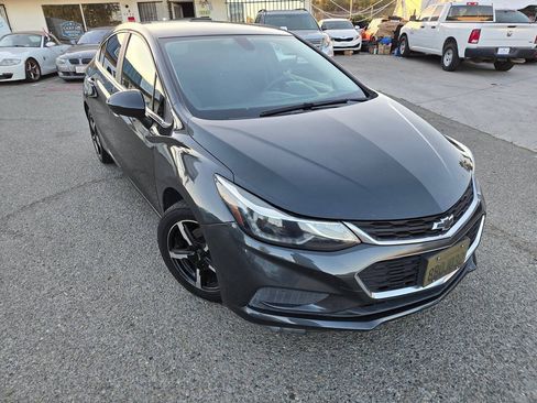 Used 2017 Chevrolet Cruze LT FWD image 5