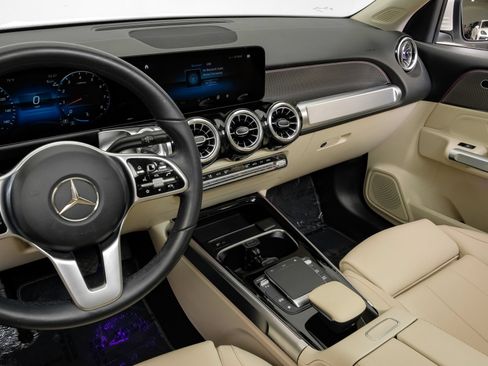 Used 2023 Mercedes-Benz GLB 250 4MATIC w/ Premium Package image 27