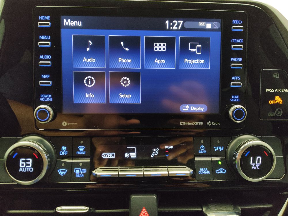 Used 2021 Toyota Highlander LE FWD image 25