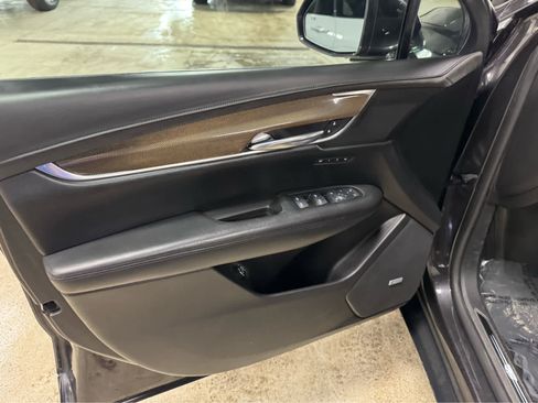 Used 2017 Cadillac XT5 Platinum AWD/4WD image 17