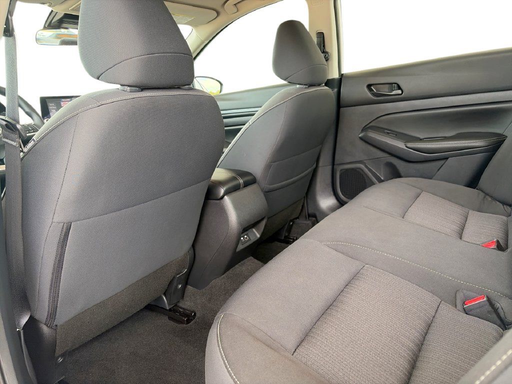 Used 2025 Nissan Altima 2.5 SV FWD image 26