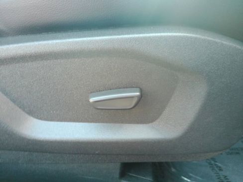 Used 2024 Ford Edge SEL image 21