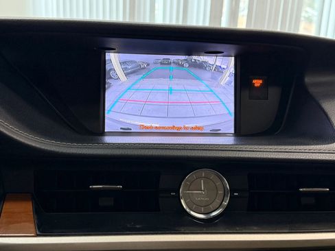 Used 2013 Lexus ES 300h image 30