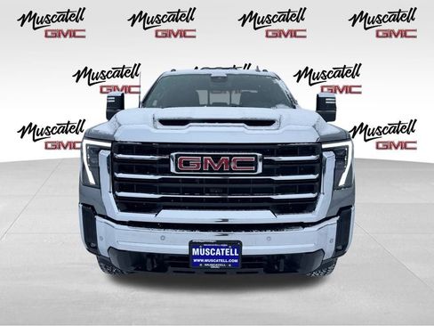 Used 2024 GMC Sierra 2500 SLT w/ SLT Premium Package image 2