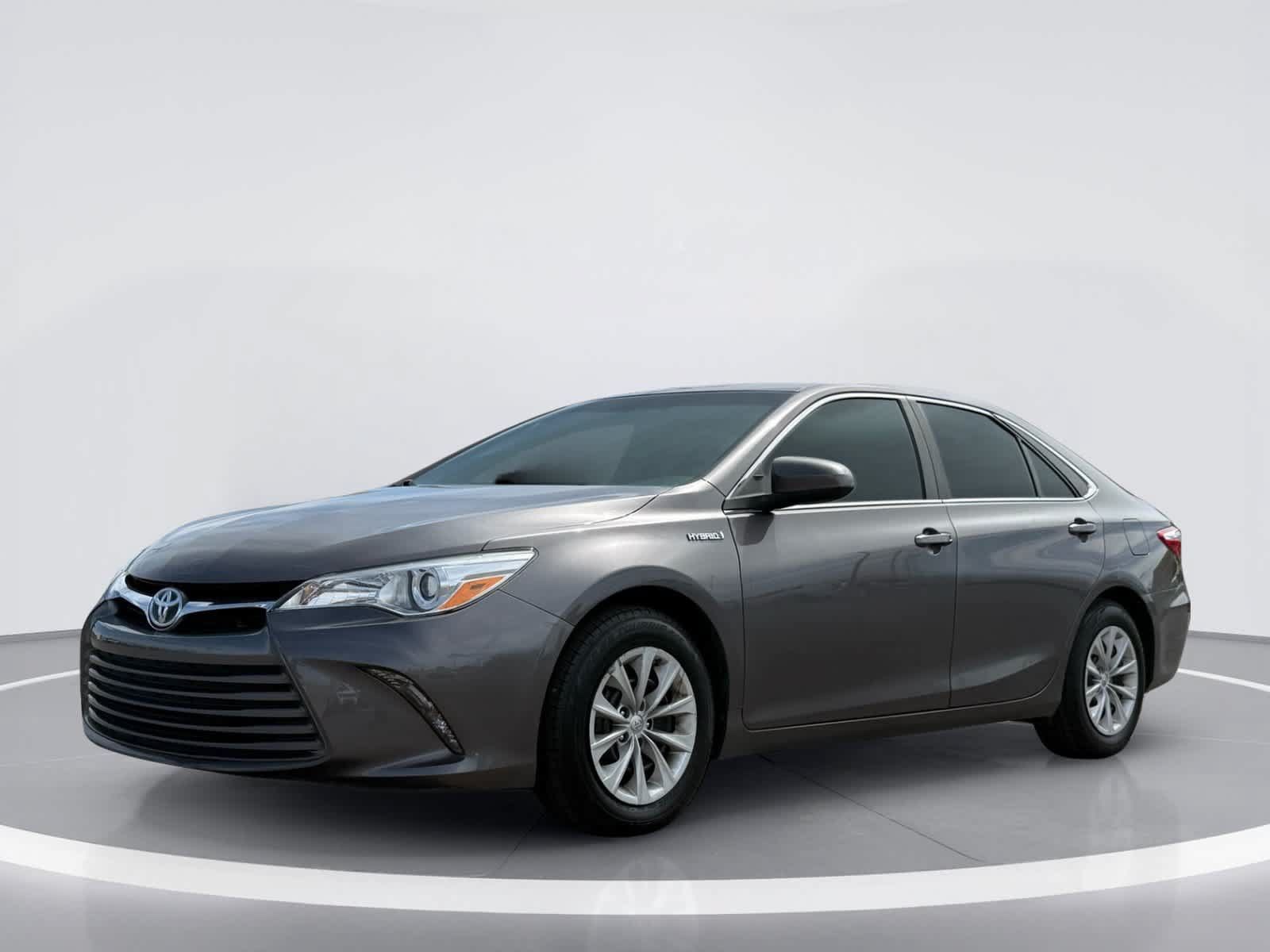Used 2017 Toyota Camry XLE FWD image 2