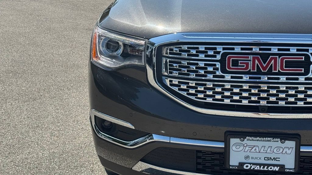 Used 2019 GMC Acadia Denali w/ Technology Package FWD image 9