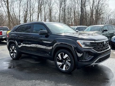 Certified 2025 Volkswagen Atlas Cross Sport SE w/ Panoramic Sunroof Package image 2