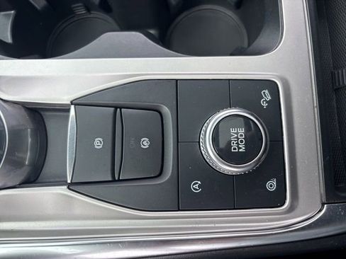 Used 2021 Ford Explorer XLT w/ Equipment Group 202A image 38