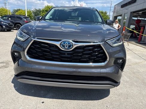 Used 2022 Toyota Highlander Platinum AWD/4WD image 11