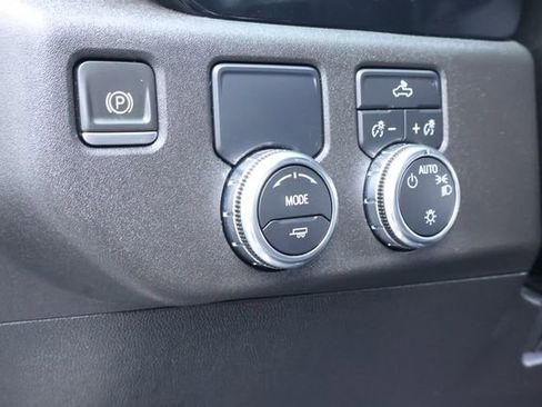 Used 2023 GMC Sierra 1500 SLE image 24