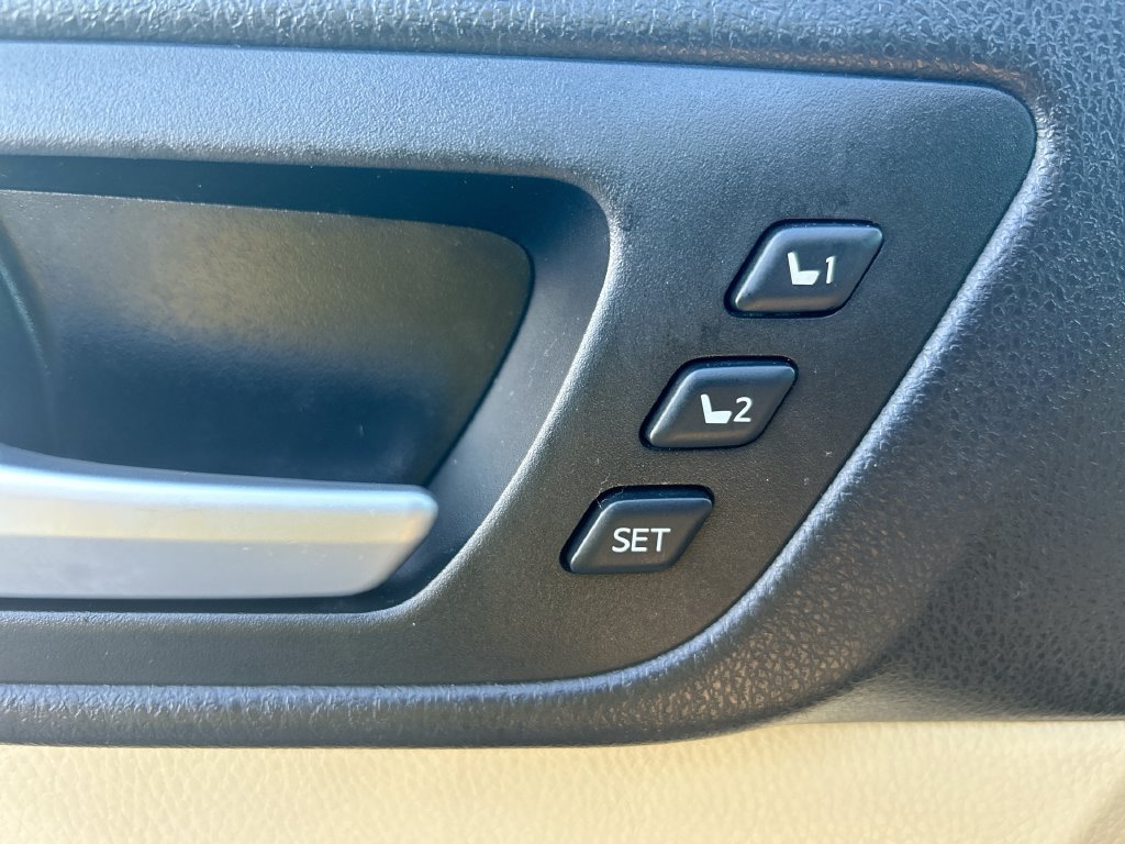 Used 2016 Toyota Highlander Limited FWD image 13