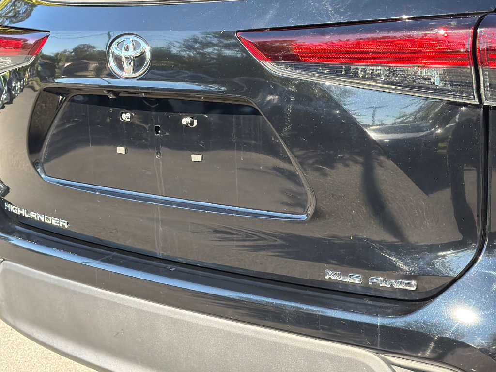 Used 2025 Toyota Highlander XLE AWD/4WD image 5