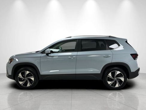 New 2026 Volkswagen Taos SE AWD/4WD image 2