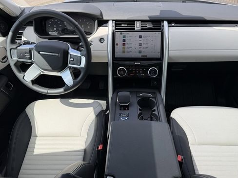 Certified 2025 Land Rover Discovery S image 15
