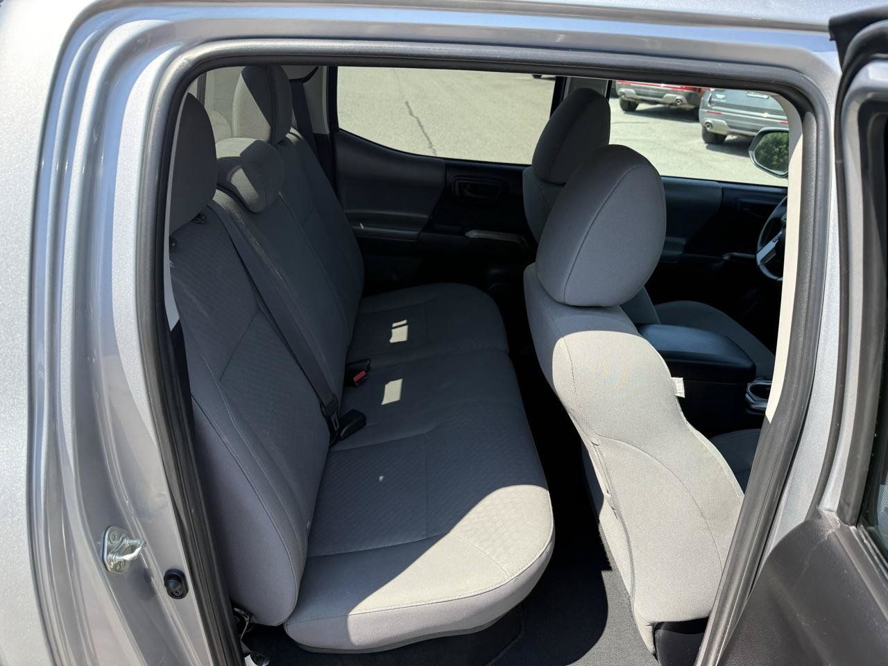 Used 2020 Toyota Tacoma SR5 RWD image 17