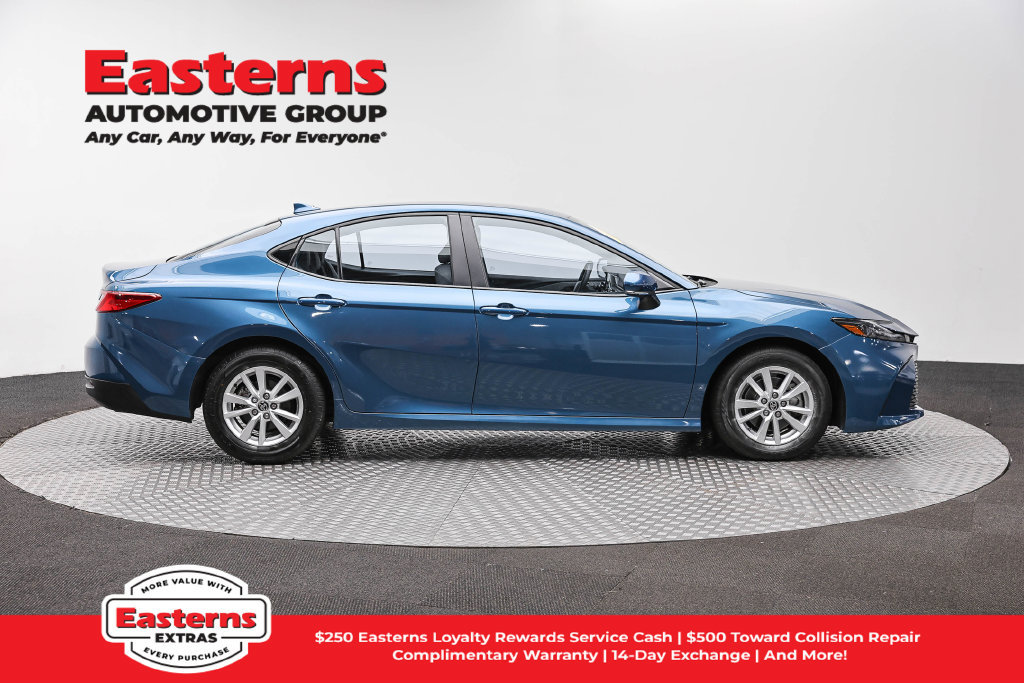 Used 2025 Toyota Camry LE FWD image 5