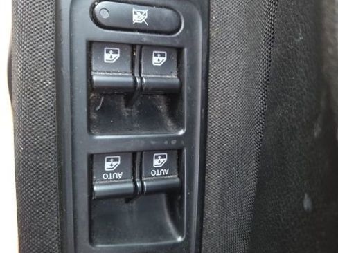 Used 2015 Jeep Renegade Latitude w/ Popular Equipment Group image 21