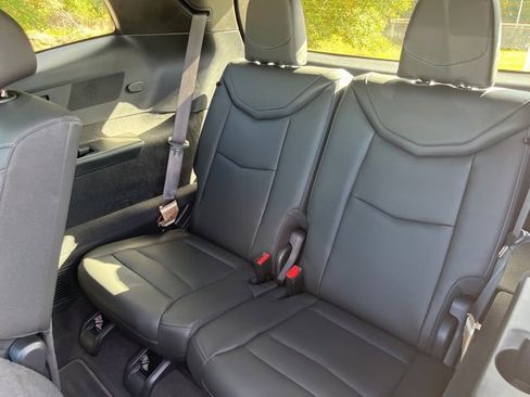 New 2025 Cadillac XT6 Luxury image 38